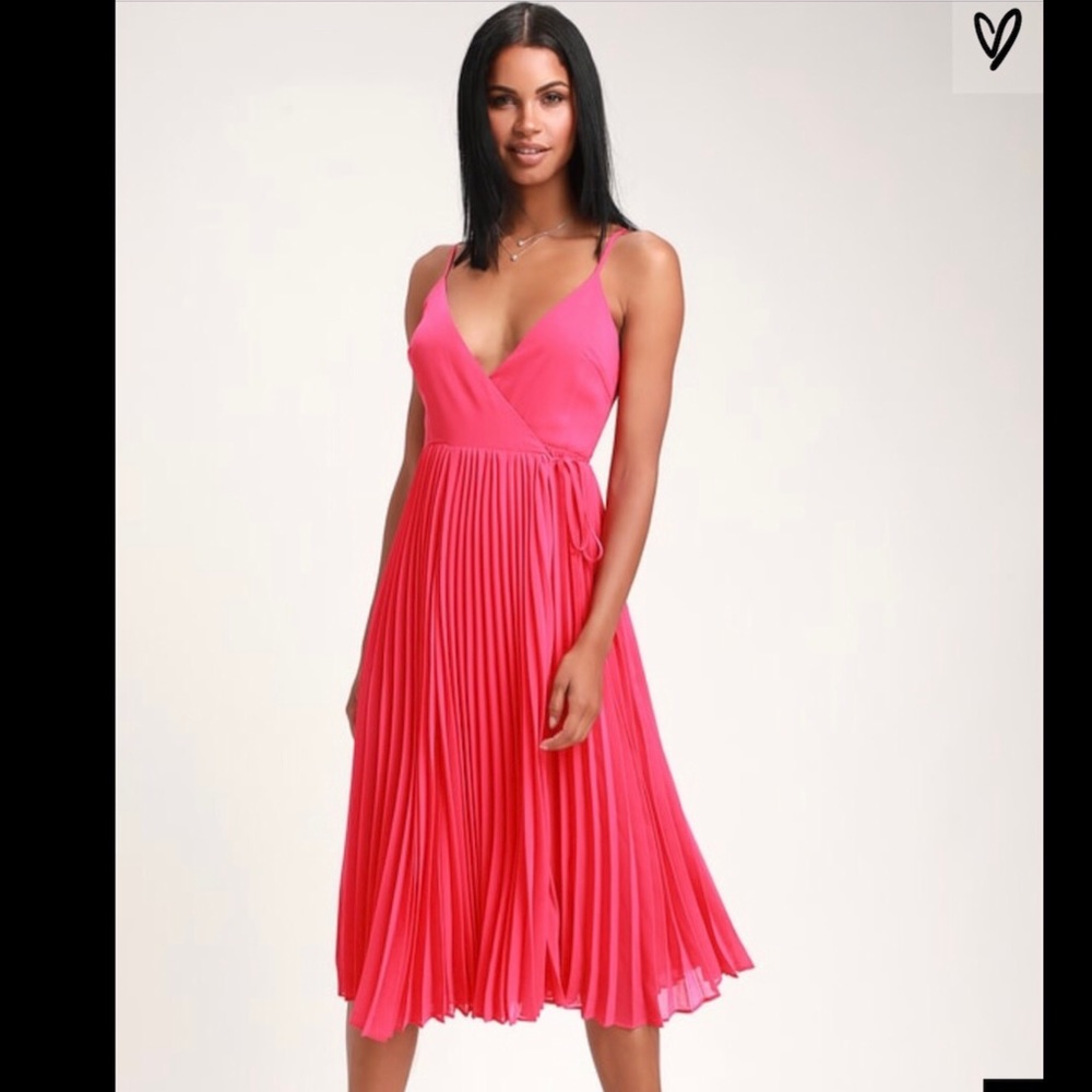 NWT Lulu’s Take It From Me pleated midi wrap dress